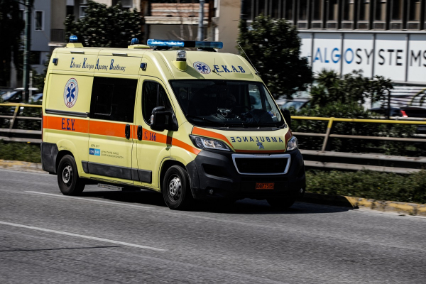 Τραγωδία στη Βούλα: Μηχανή παρέσυρε και σκότωσε πεζή - Βαριά τραυματίας ο οδηγός